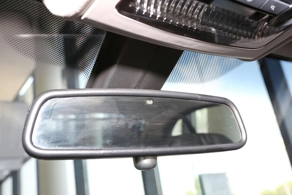 宝马5系(进口)528i xDrive豪华型内后视镜