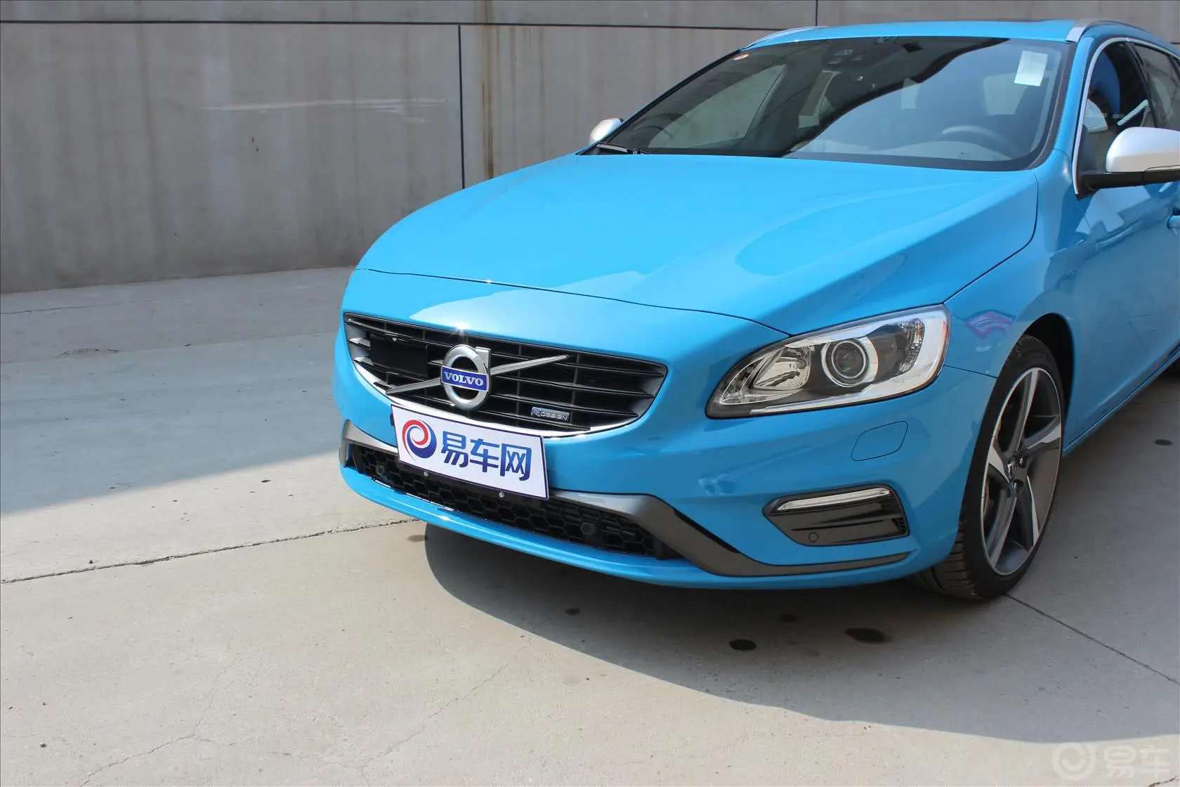 沃尔沃V60T6 AWD 个性运动版车头局部