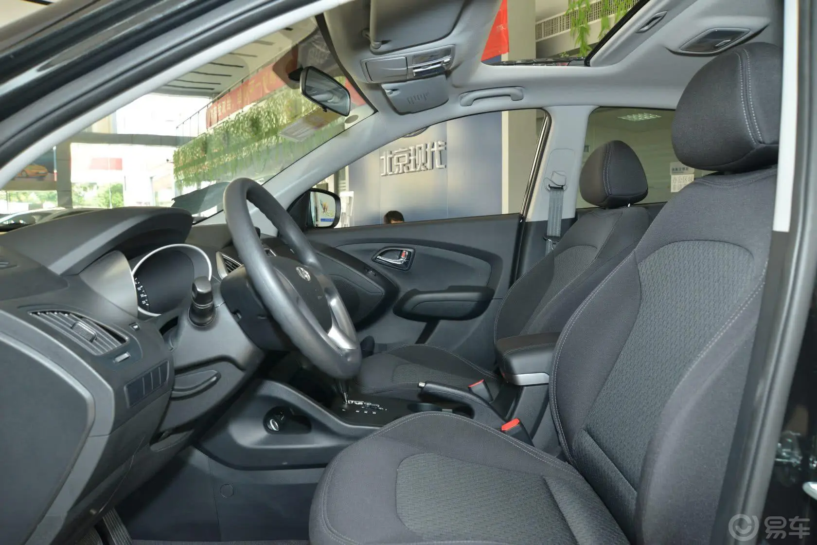 现代ix352.0L GL 自动 两驱 舒适型 国V前排空间