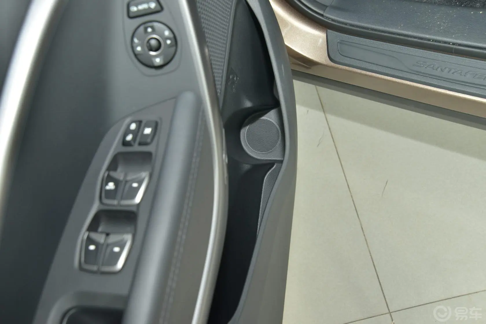胜达2.4L GL 两驱 自动 舒适型驾驶员门储物盒