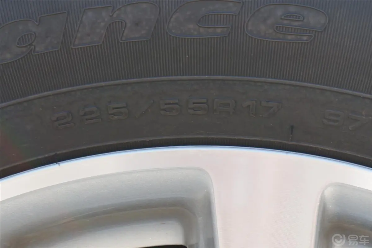 迈锐宝2.4L 手自一体 豪华版轮胎规格