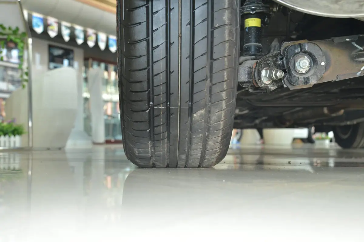 奥德赛2.4L 自动 舒适版轮胎花纹