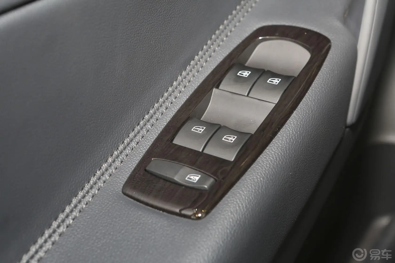 科雷傲(进口)2.5L 两驱 Touring限量版车窗升降键