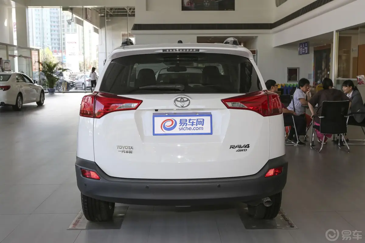 RAV4荣放2.5L 手自一体 豪华版正后水平