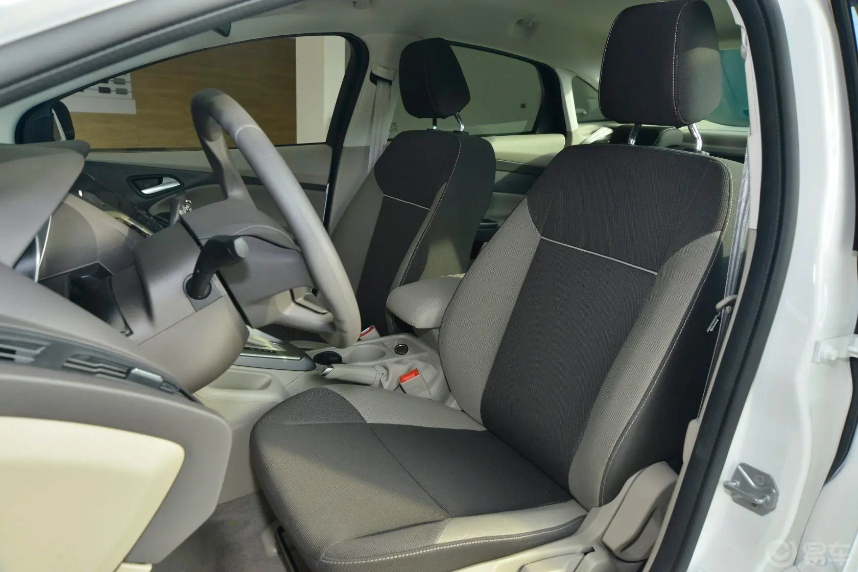 福克斯三厢 1.6L 自动 舒适型驾驶员座椅