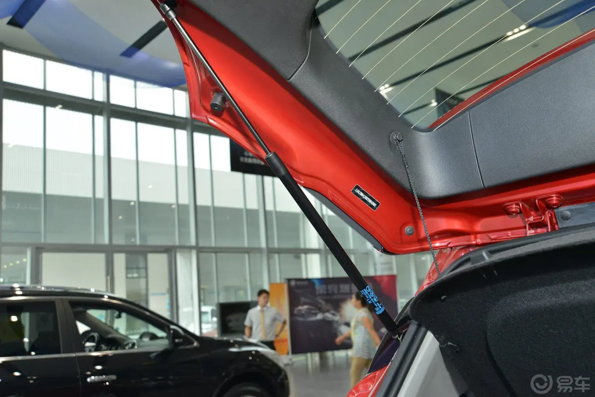 昂科拉1.4T 手动 两驱 都市运动型行李厢支撑杆
