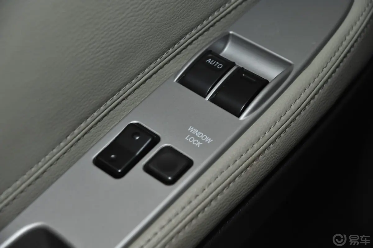阁瑞斯2.0L智领豪华型11座 全运纪念版 国V车窗升降键