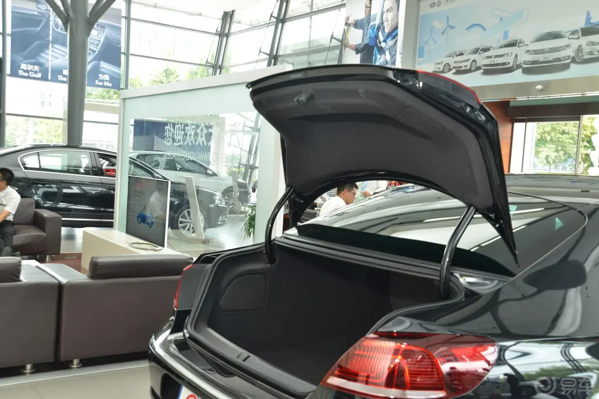 一汽-大众CC2.0T 双离合 豪华型行李厢开口范围