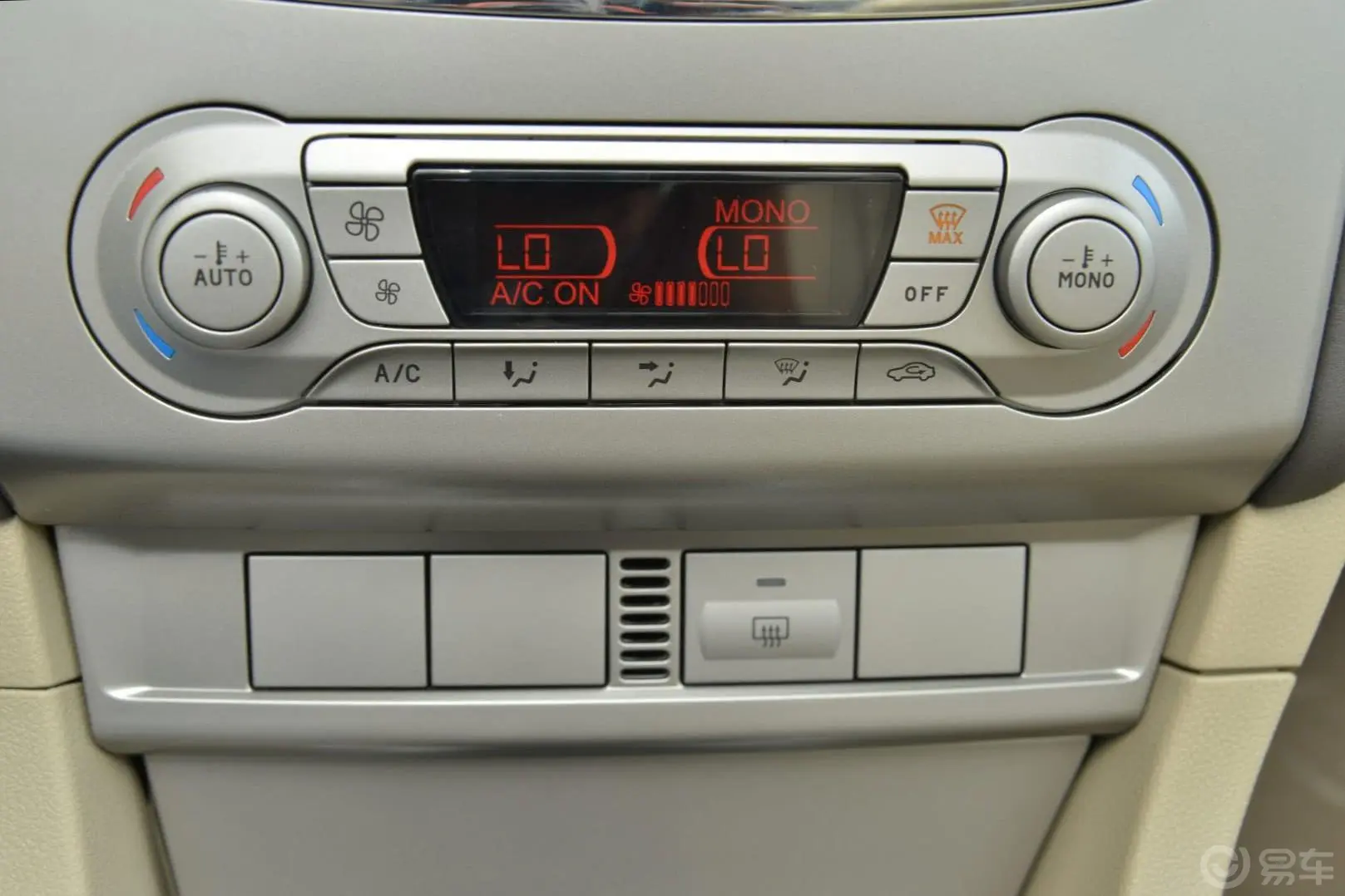 福克斯三厢 经典款 1.8L 手动 时尚型空调