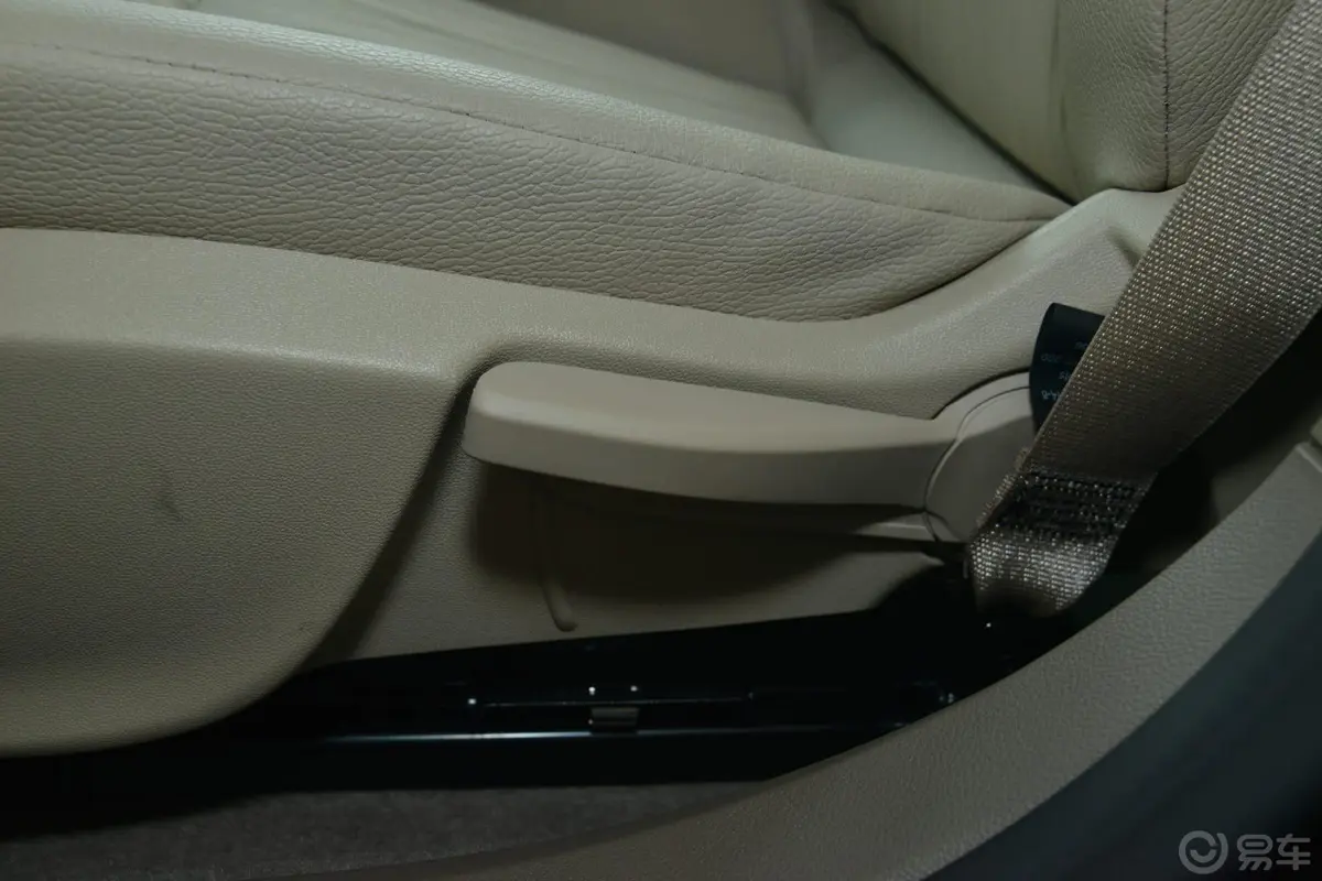 英朗GT 1.6L 手动 舒适版座椅调节键