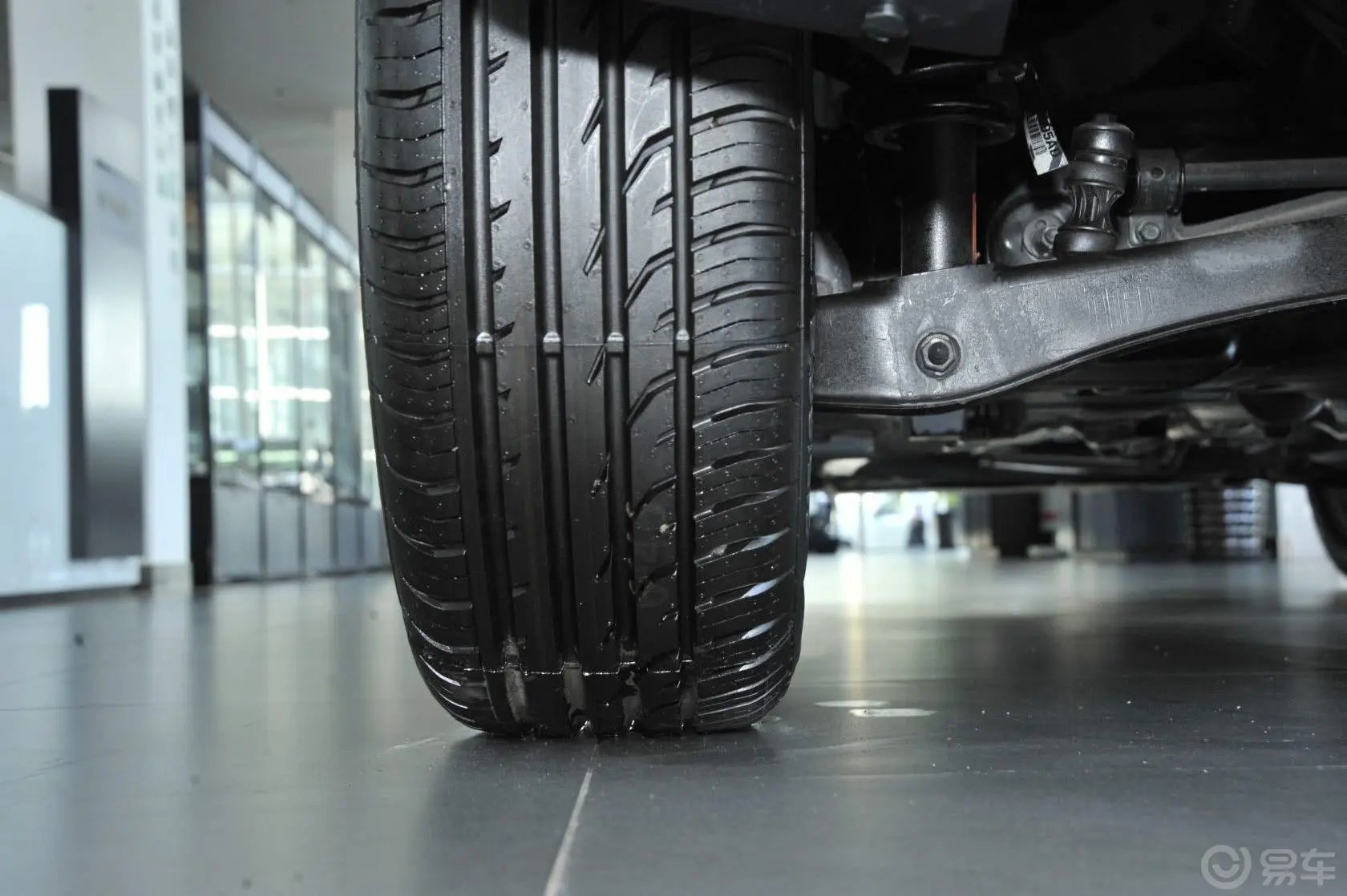 自由客改款 2.0L CVT 运动增强版轮胎花纹