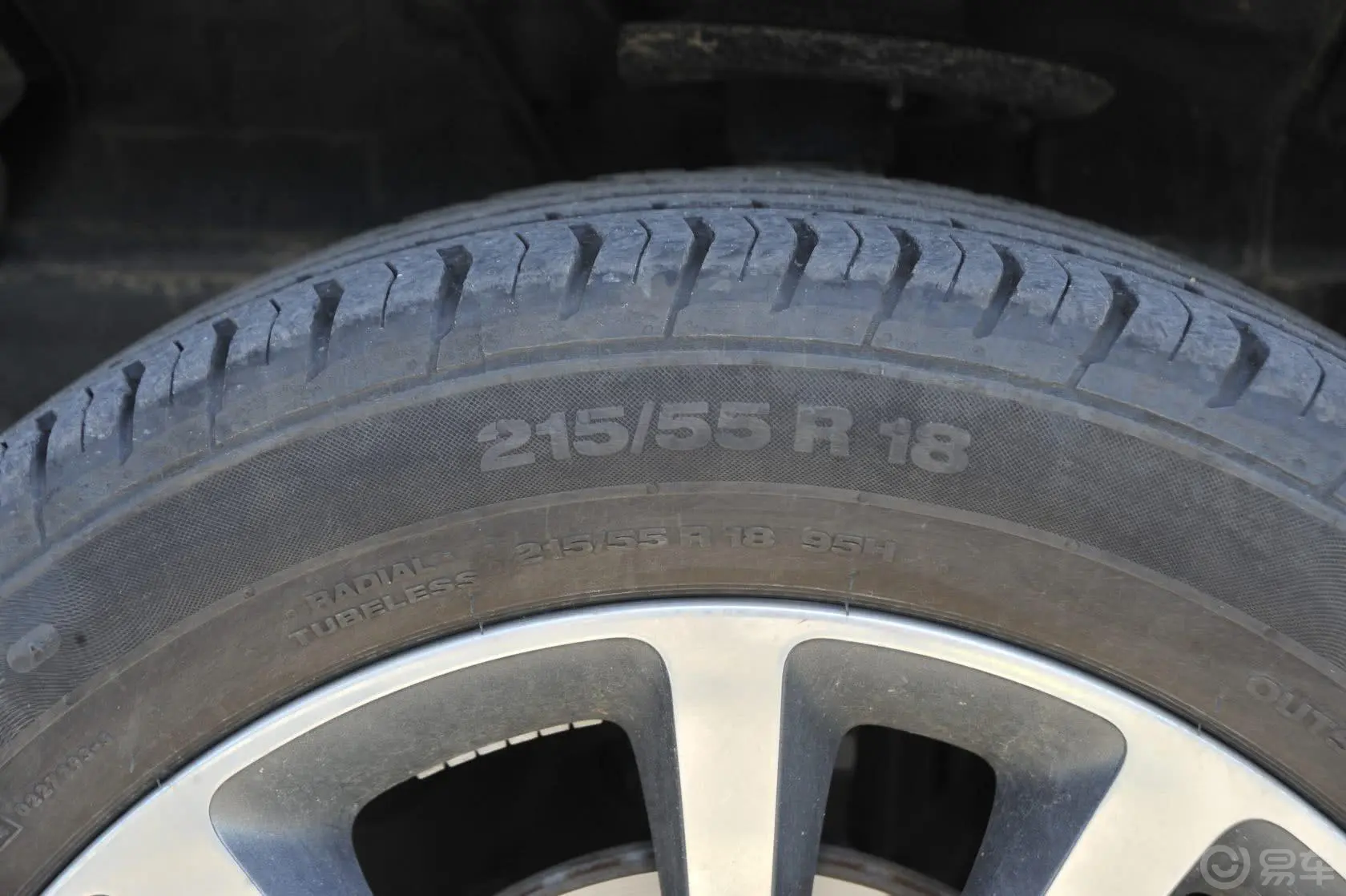 指南者(进口)改款 2.4L 自动 豪华版轮胎规格