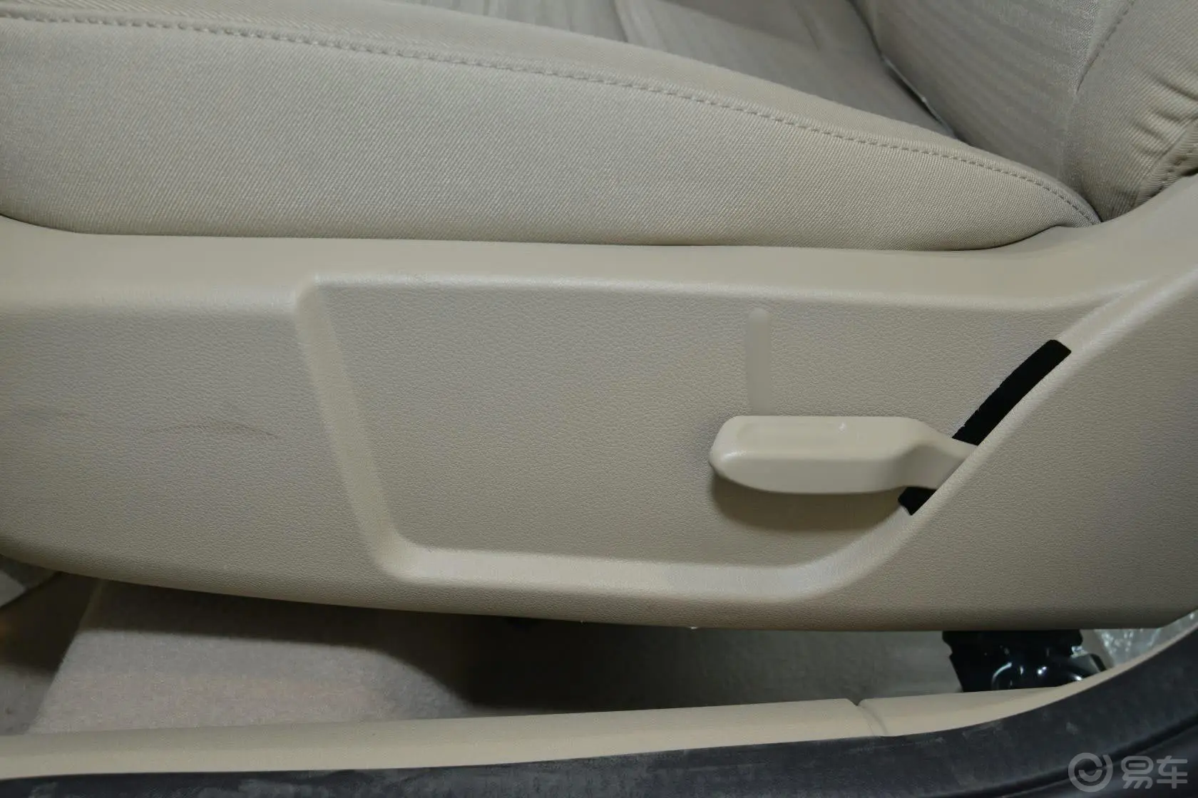 福克斯三厢 经典款 1.8L 手动 基本型座椅调节键