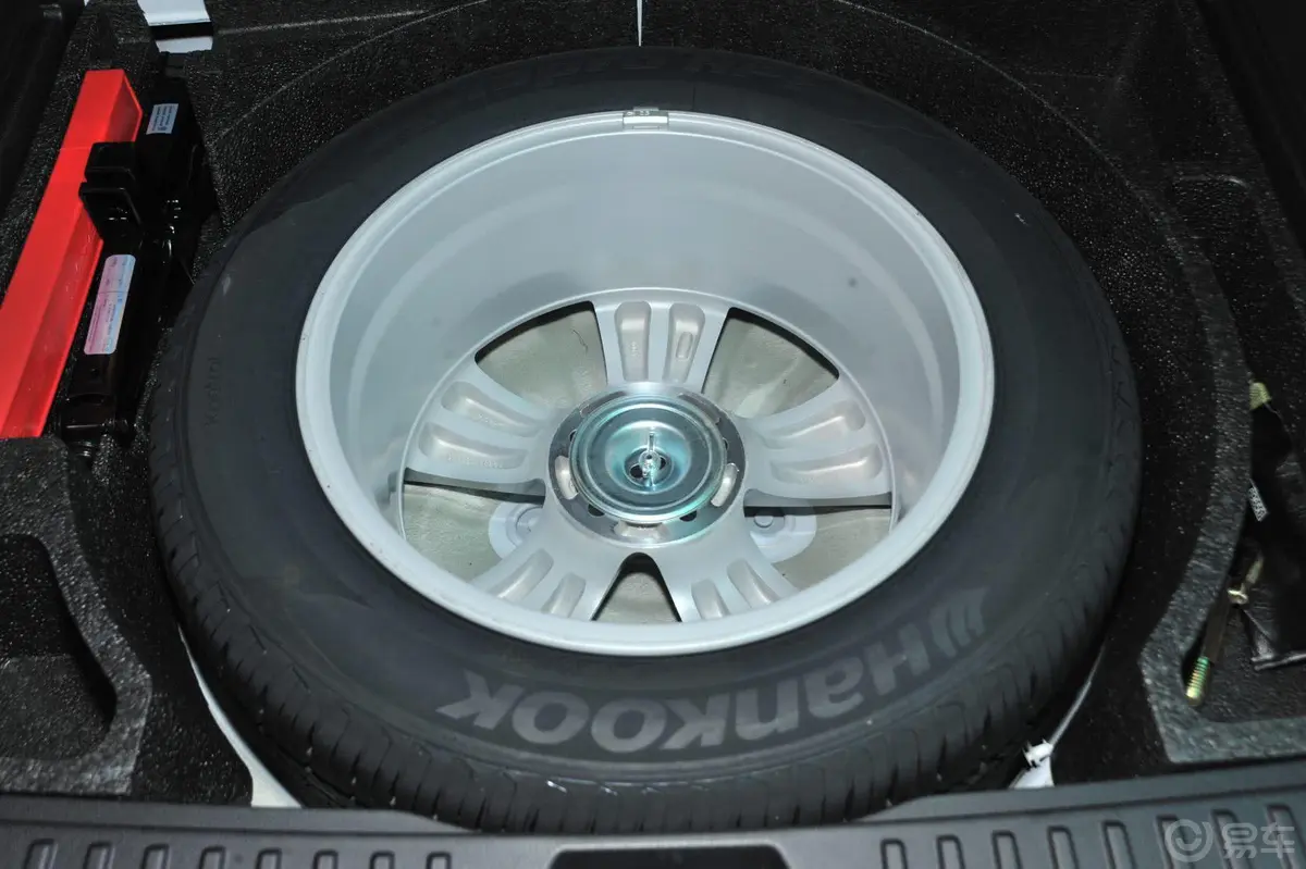 奔腾X802.0L 自动 舒适 周年纪念型备胎