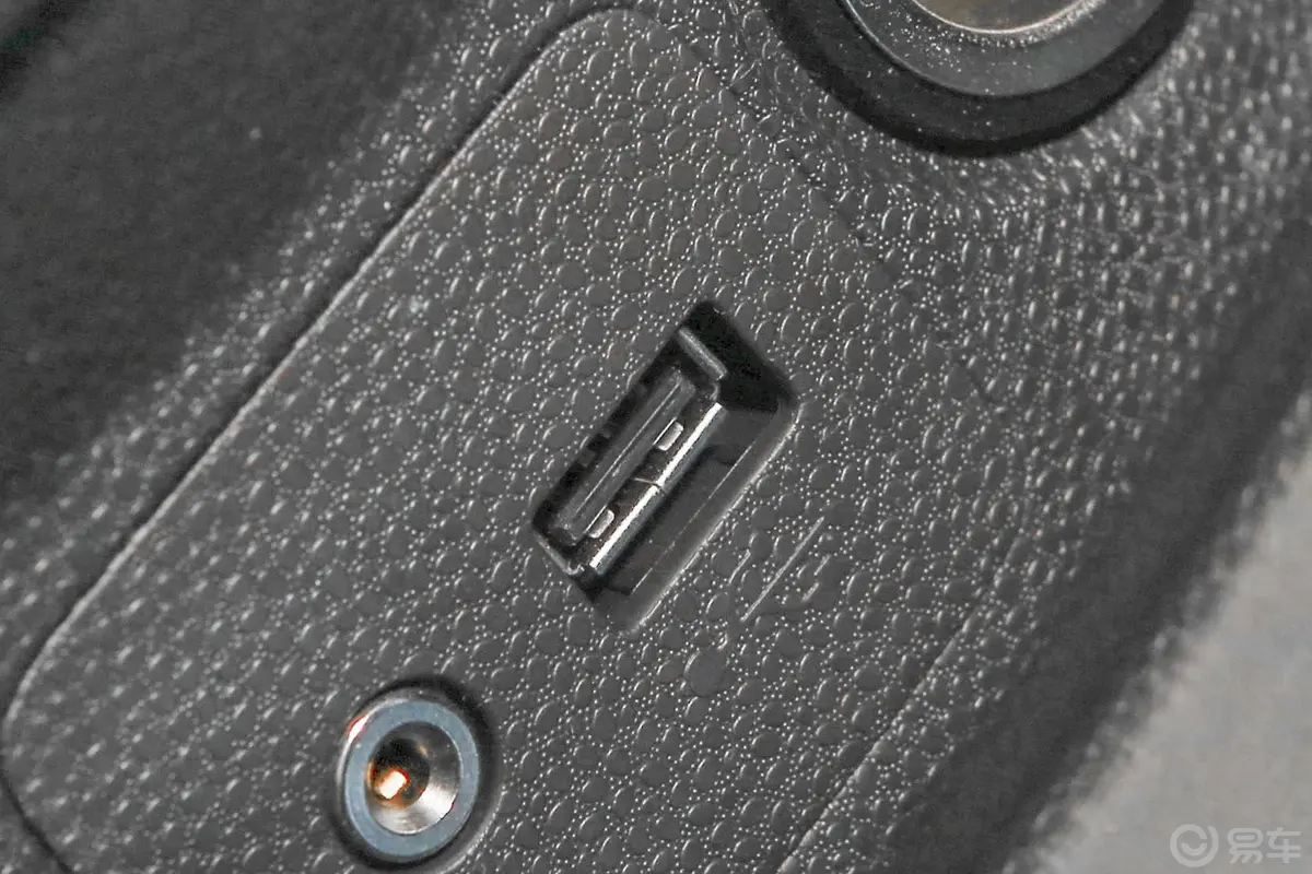 嘉年华两厢 1.5L 自动 运动型USB接口