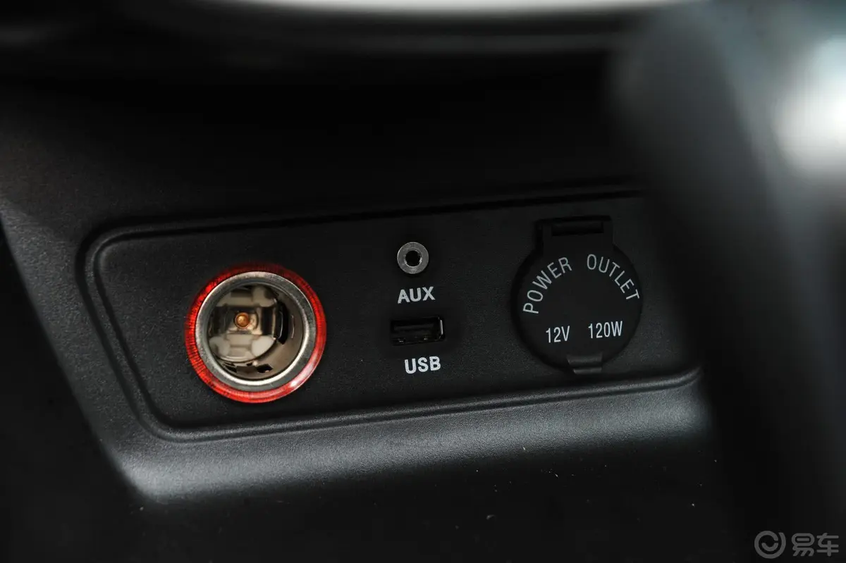 奔腾X802.0L 自动 舒适 周年纪念型AUX接口
