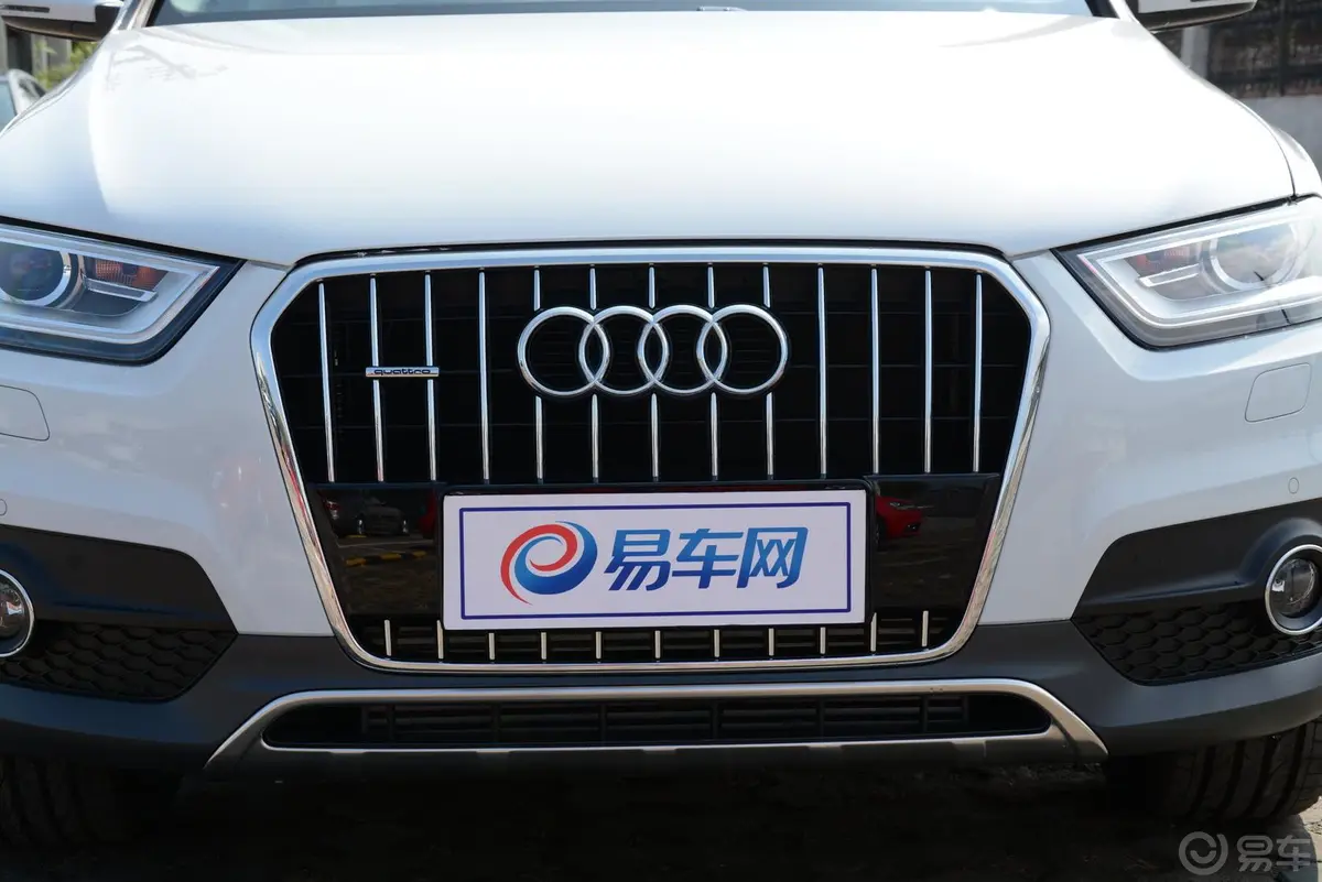 奥迪Q3(进口)40 TFSI quattro 越野型前格栅侧俯拍