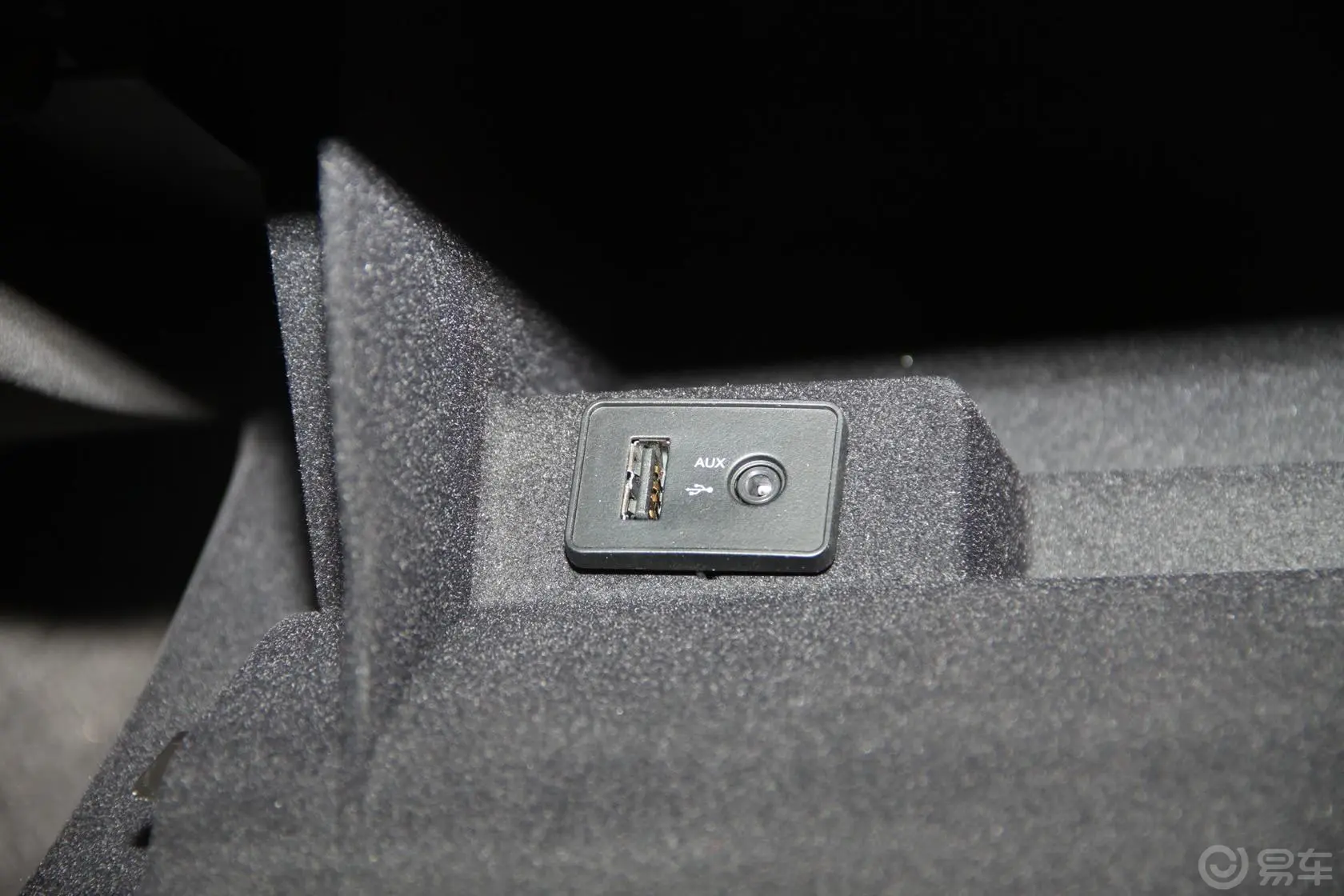 GranCabrio4.7L FENDI定制限量版敞篷跑车USB接口