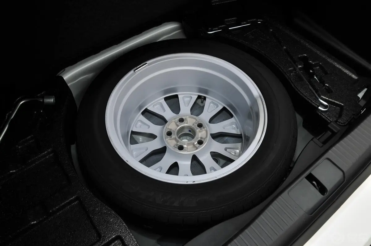 雷克萨斯ES300h 舒适版备胎