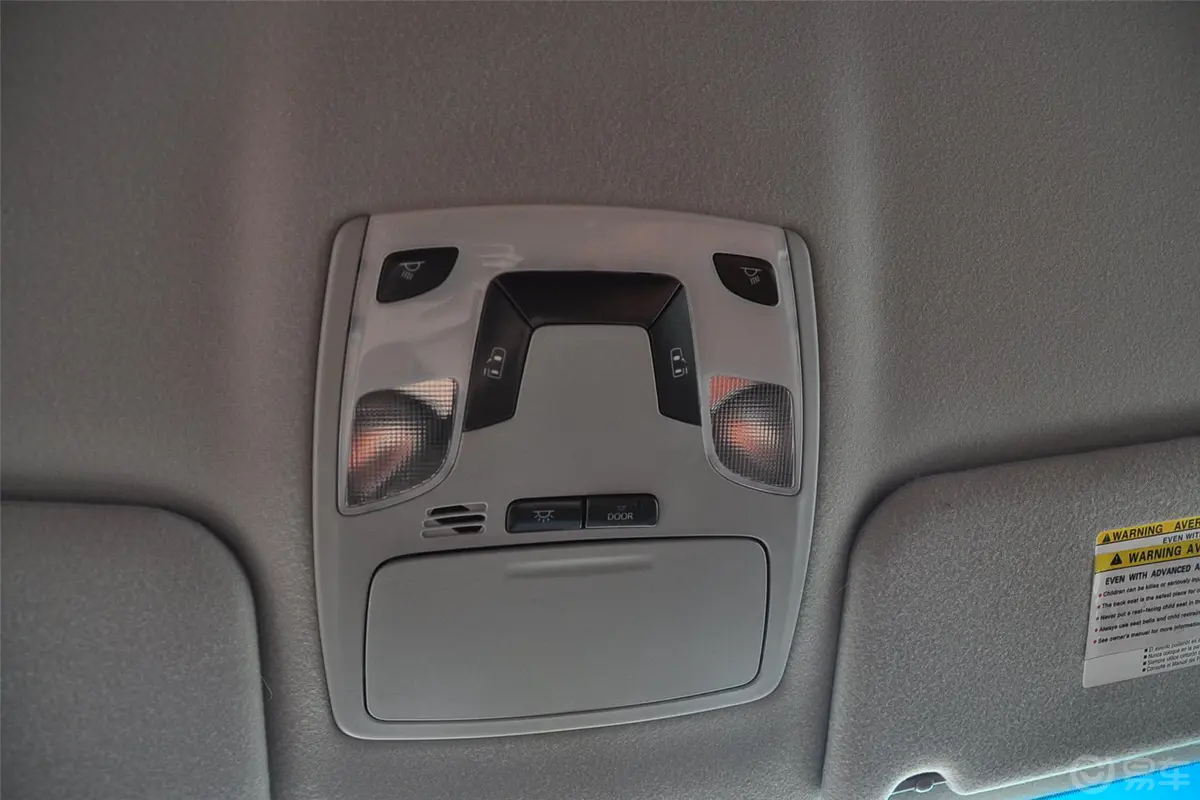 Sienna3.5L 塞纳 LE 四驱版前排车顶中央控制区