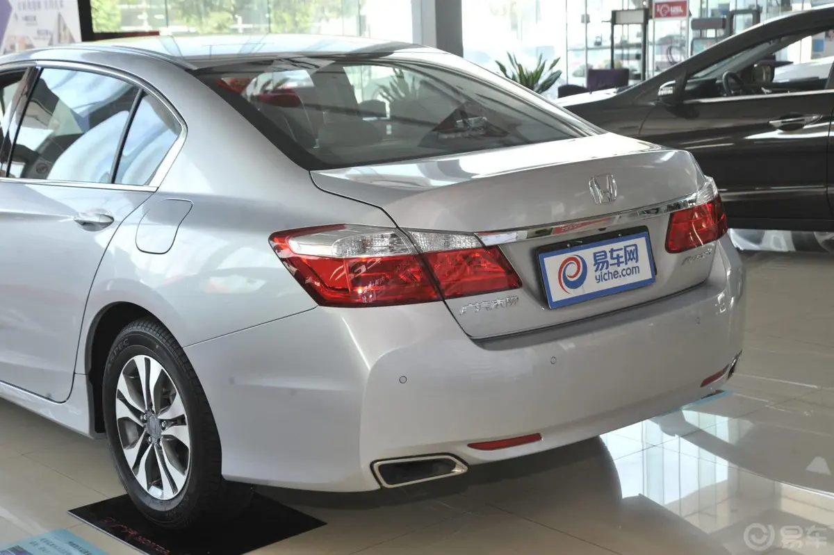 雅阁2.0L EX 豪华版外观