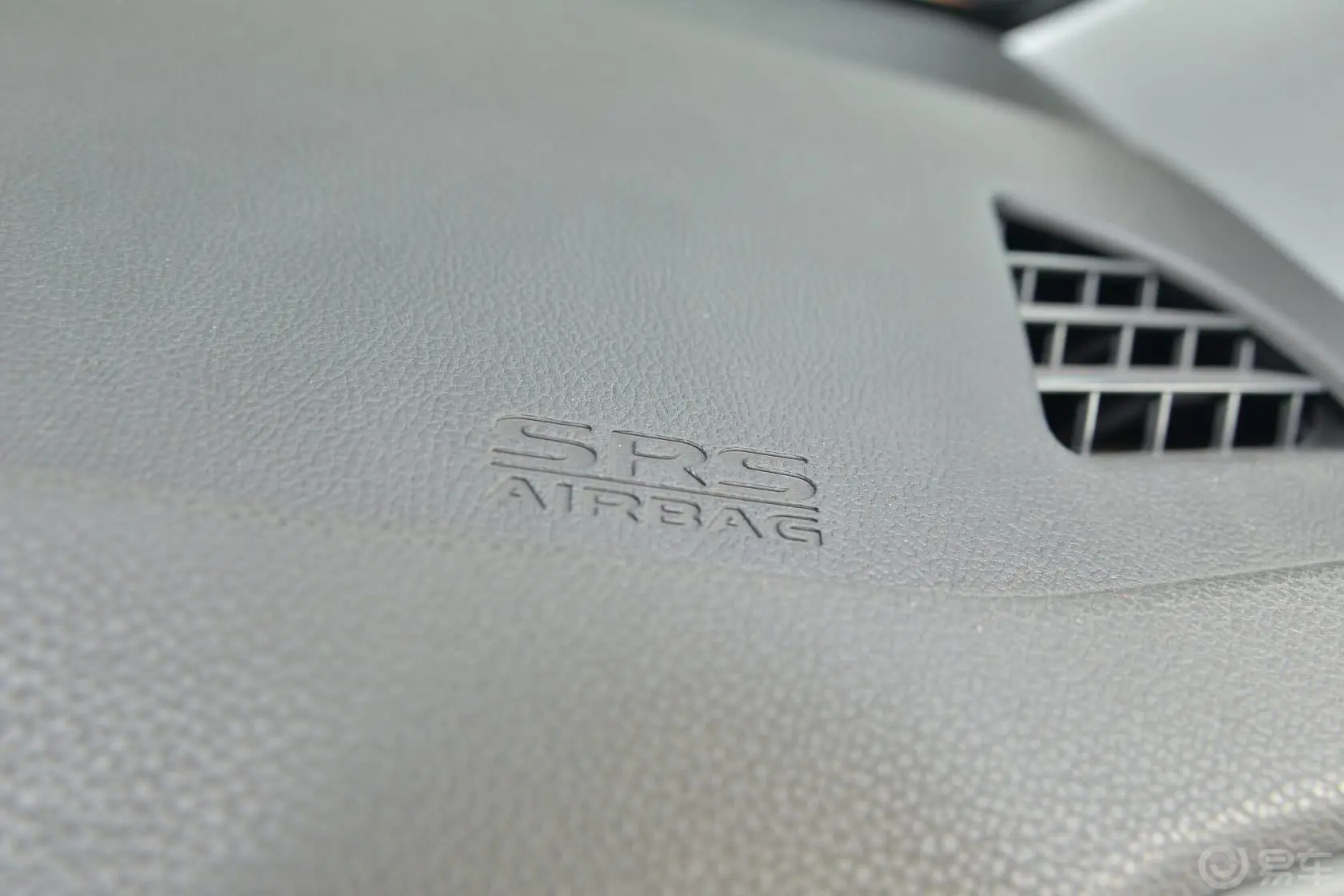 劲炫2.0L CVT 两驱精英版内饰