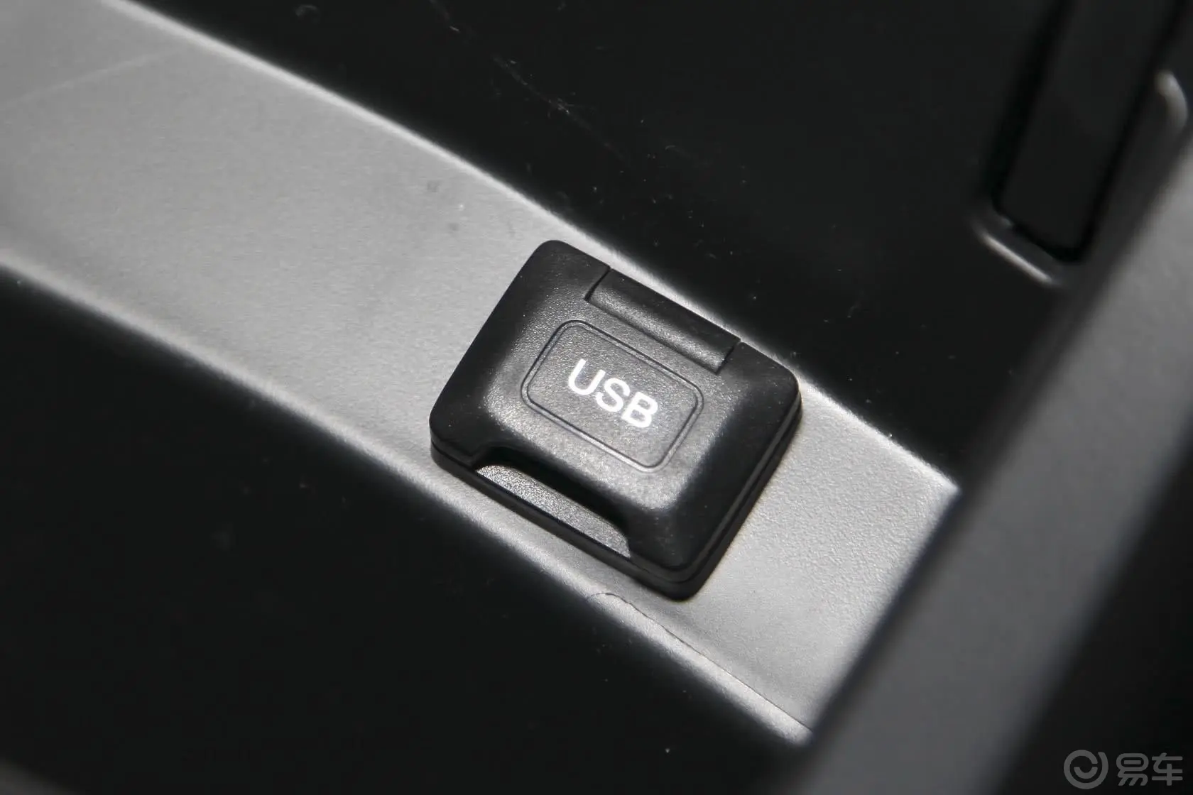 杰德1.8L CVT 豪华型（五座）USB接口