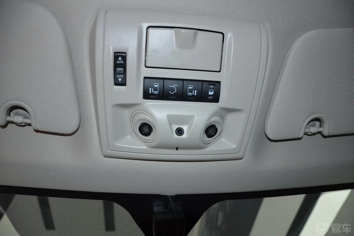 大捷龙(进口)3.6L 手自一体 舒适版前排车顶中央控制区