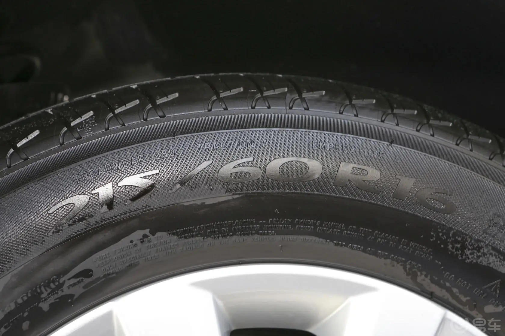 帕萨特1.8T 双离合 尊荣版轮胎规格