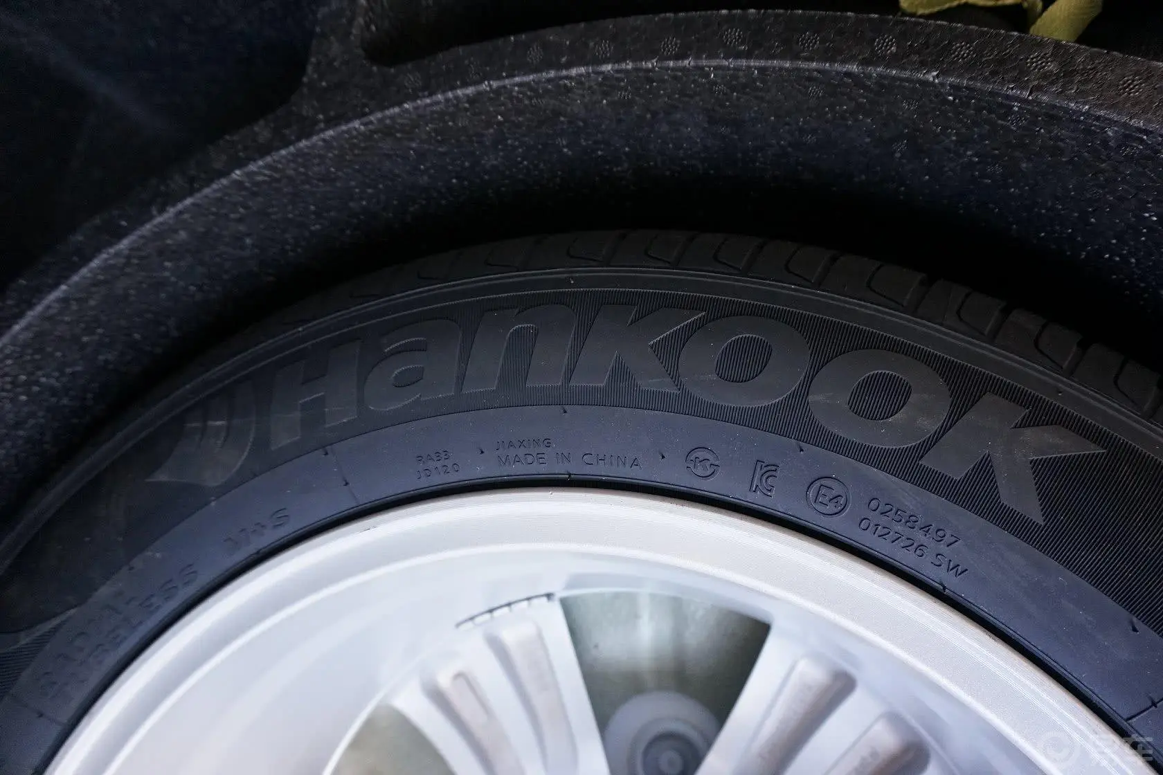 奔腾X802.0L 自动 舒适 周年纪念型备胎品牌