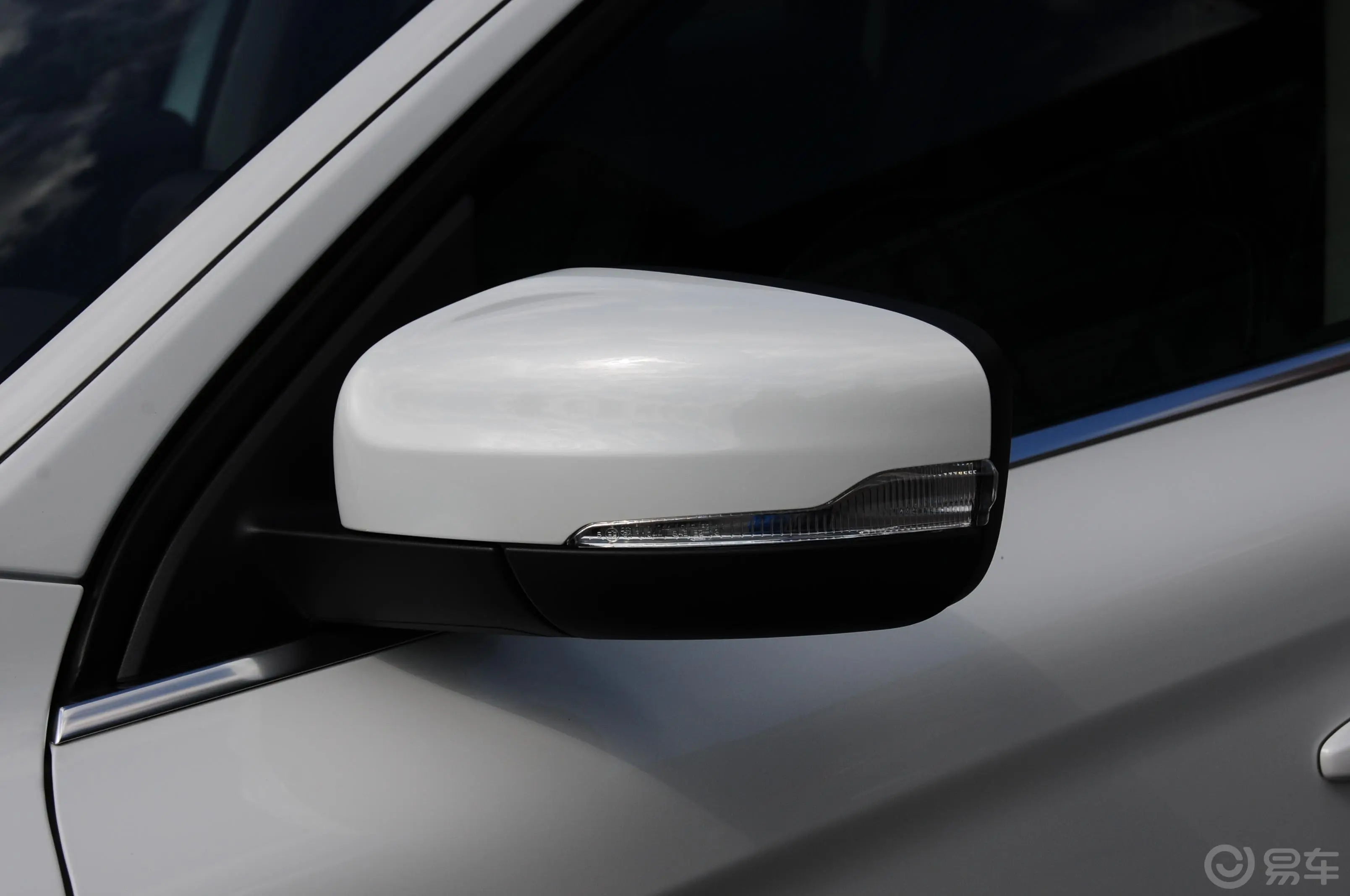 沃尔沃XC60T6 AWD 智越版后视镜转向灯（前）
