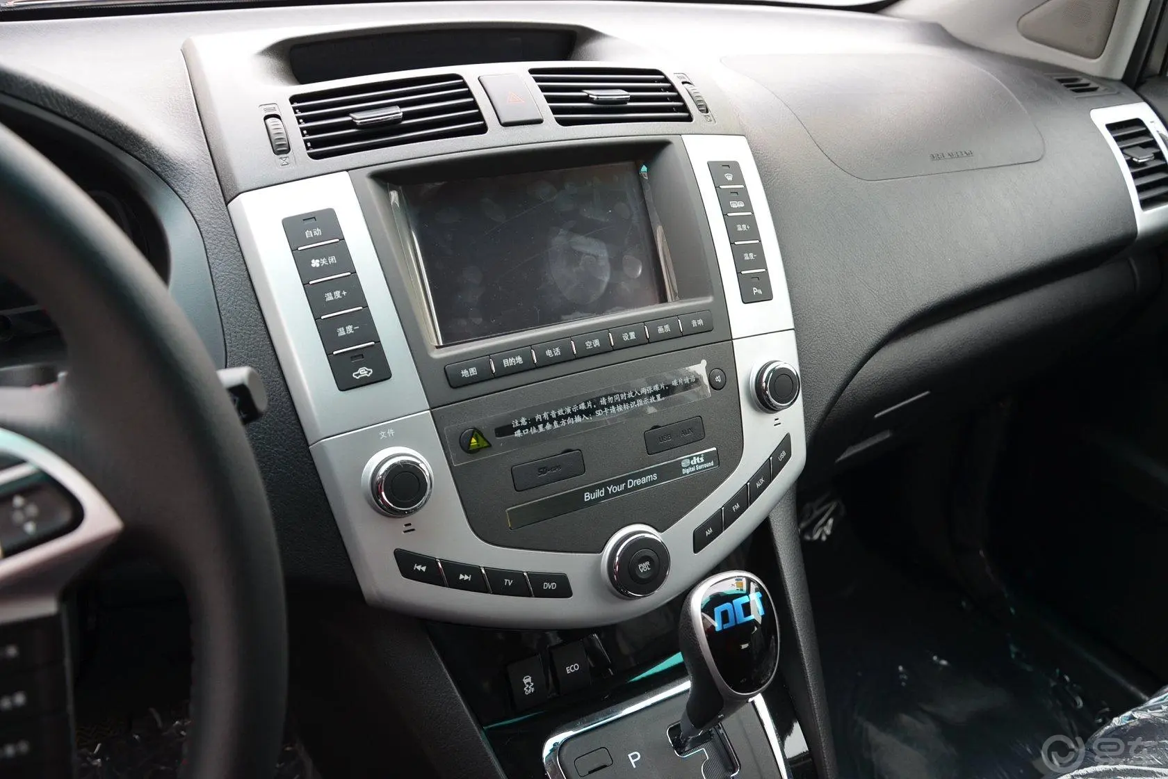 比亚迪S62.4L 手自一体 尊贵版 7座中控台驾驶员方向
