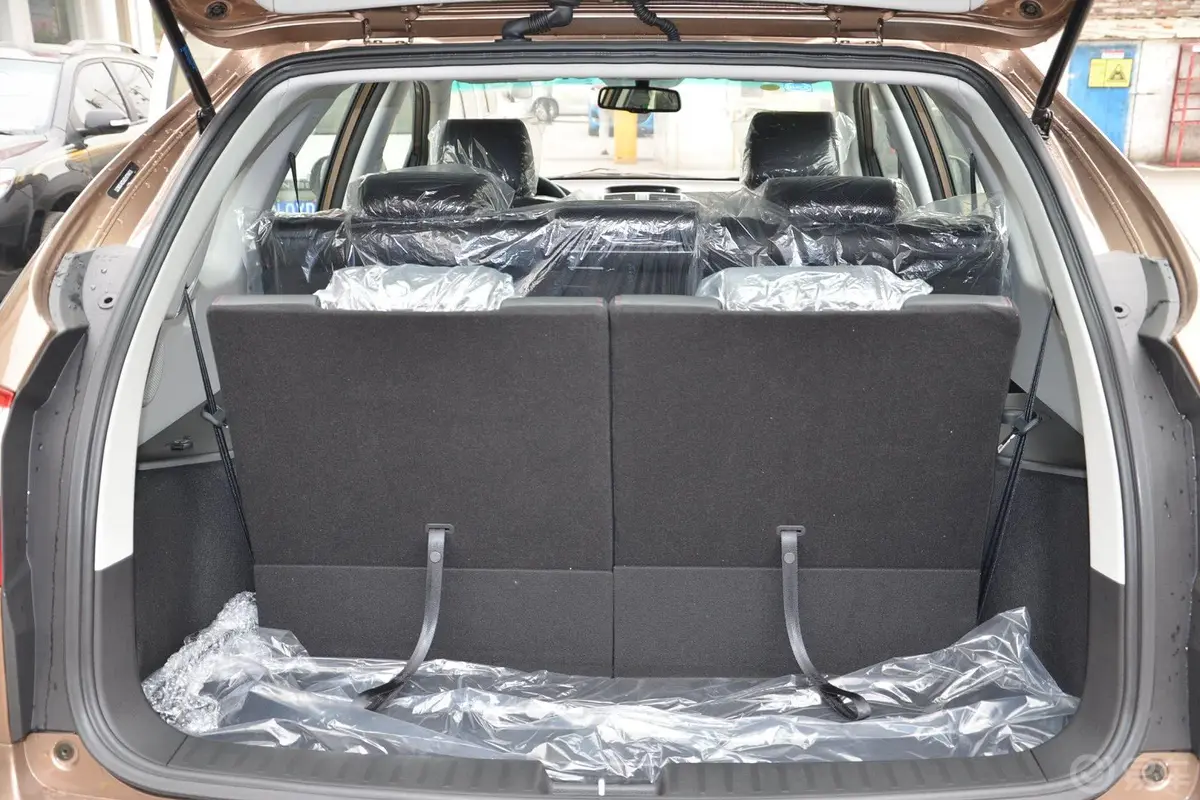 比亚迪S62.4L 手自一体 尊贵版 7座行李箱空间