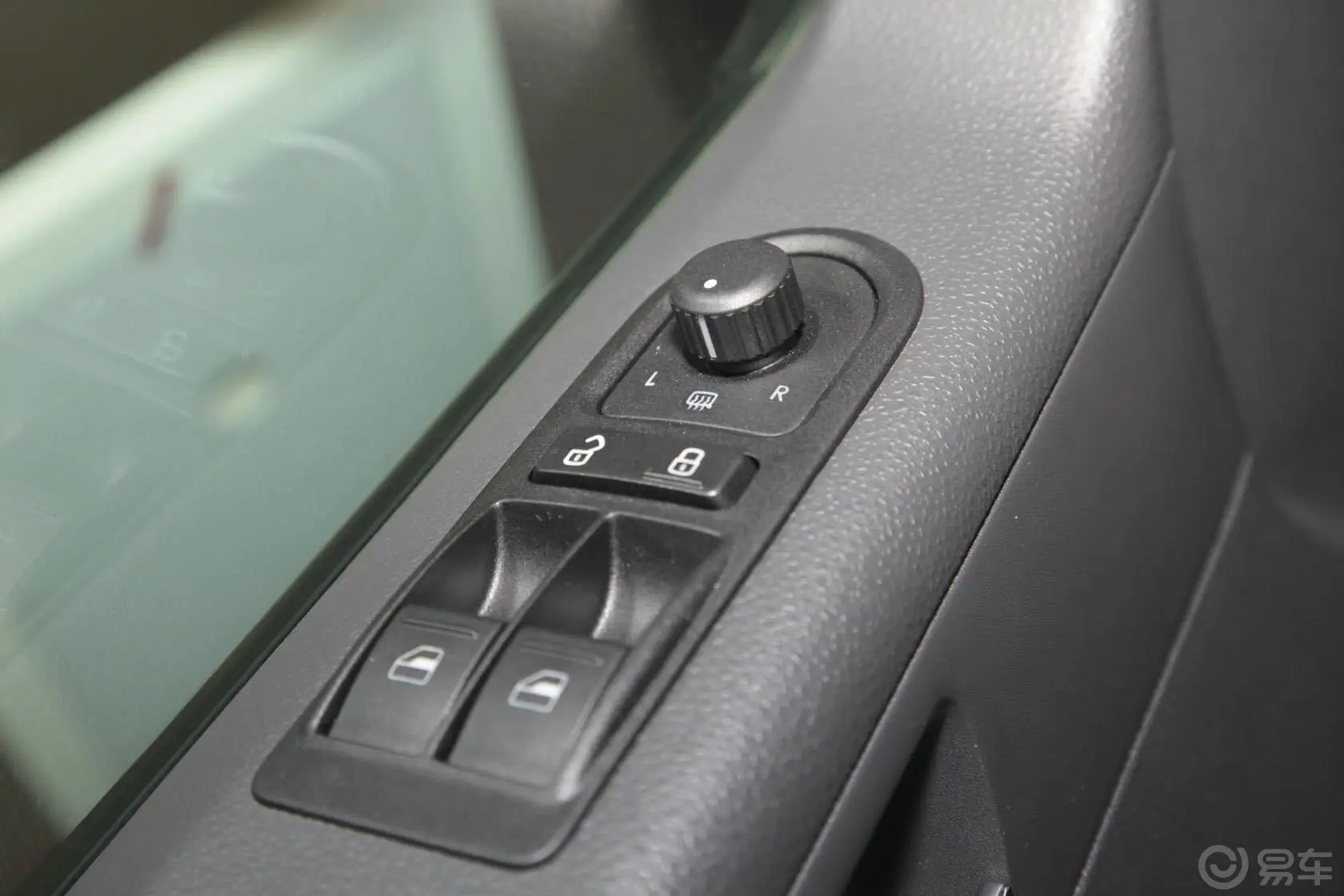 凯路威2.0TSI 舒适 四驱版车窗升降键