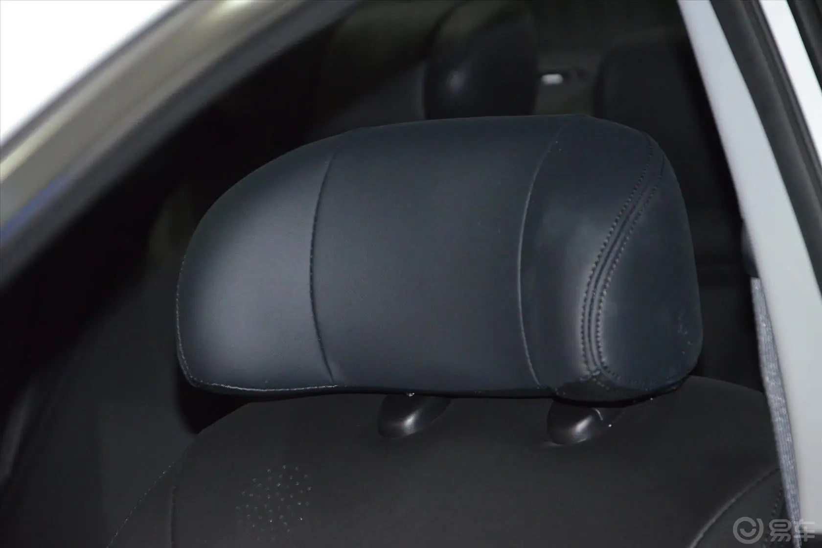 纳5舞动限量版 1.8T 自动 尊贵型驾驶员头枕