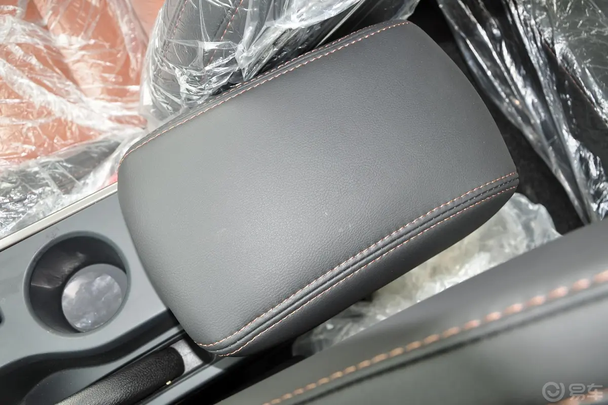 海马S51.6L 手动 智乐型前排中央扶手箱