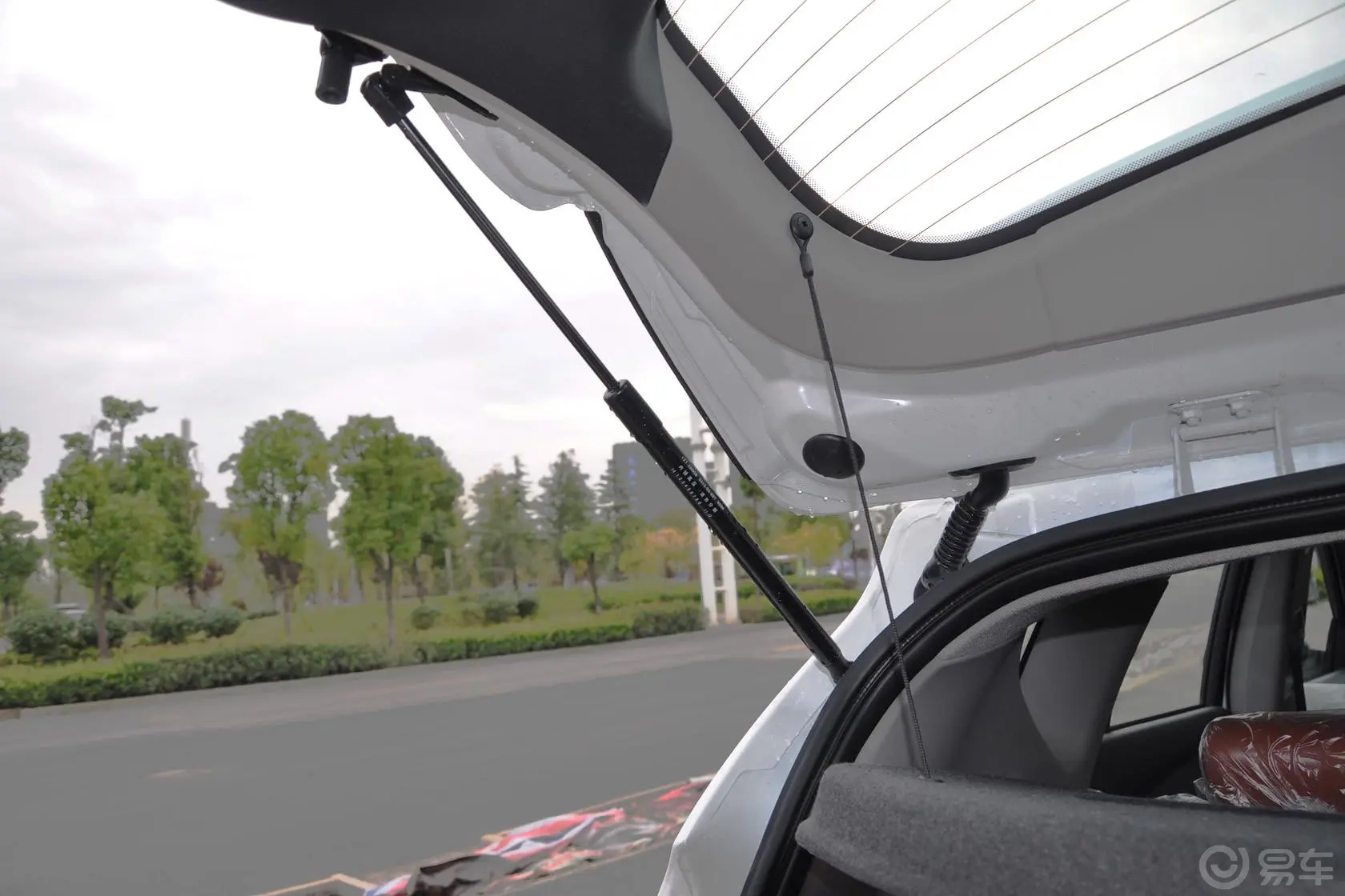 海马S51.6L 手动 智骋型行李厢支撑杆