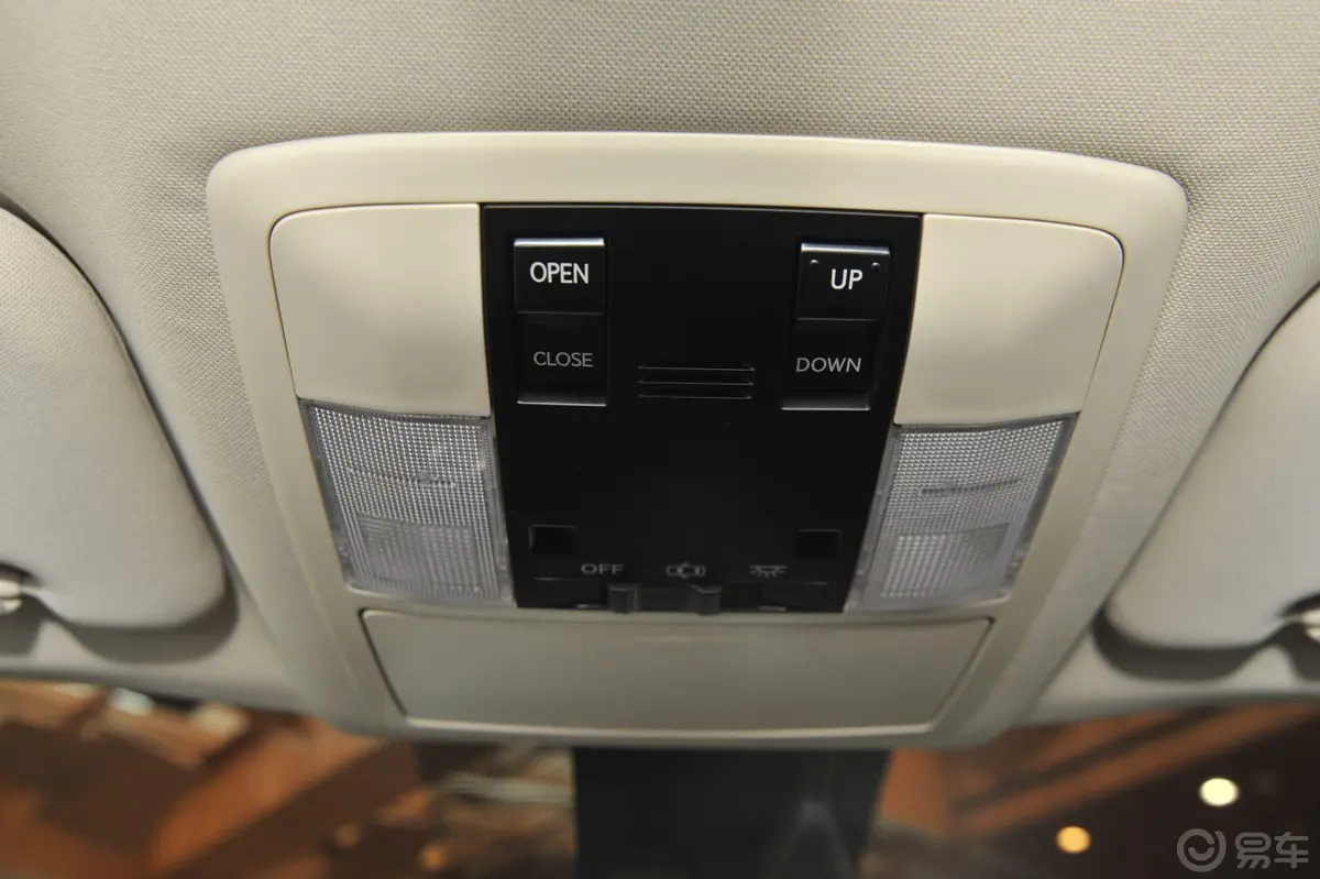 雷克萨斯CT200h 1.8L 自动 舒适版（单色）前排车顶中央控制区