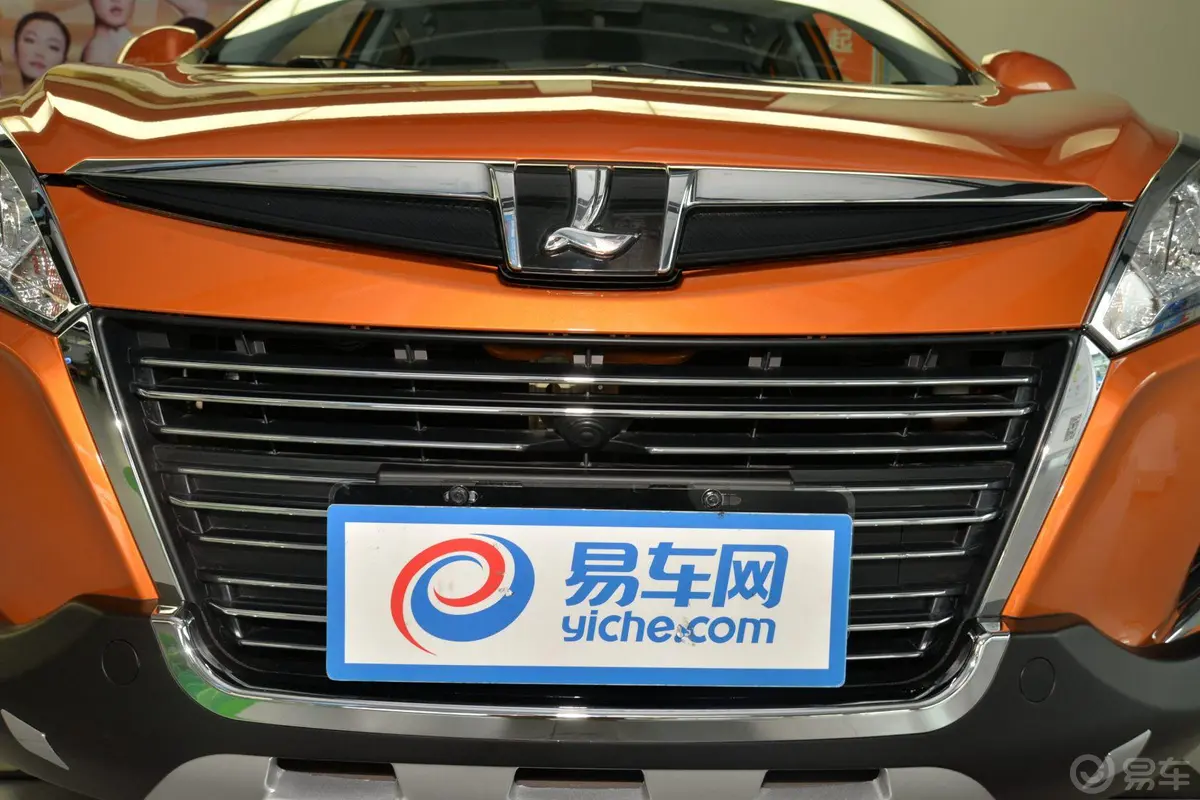 优6 SUV1.8T 魅力型前格栅侧俯拍