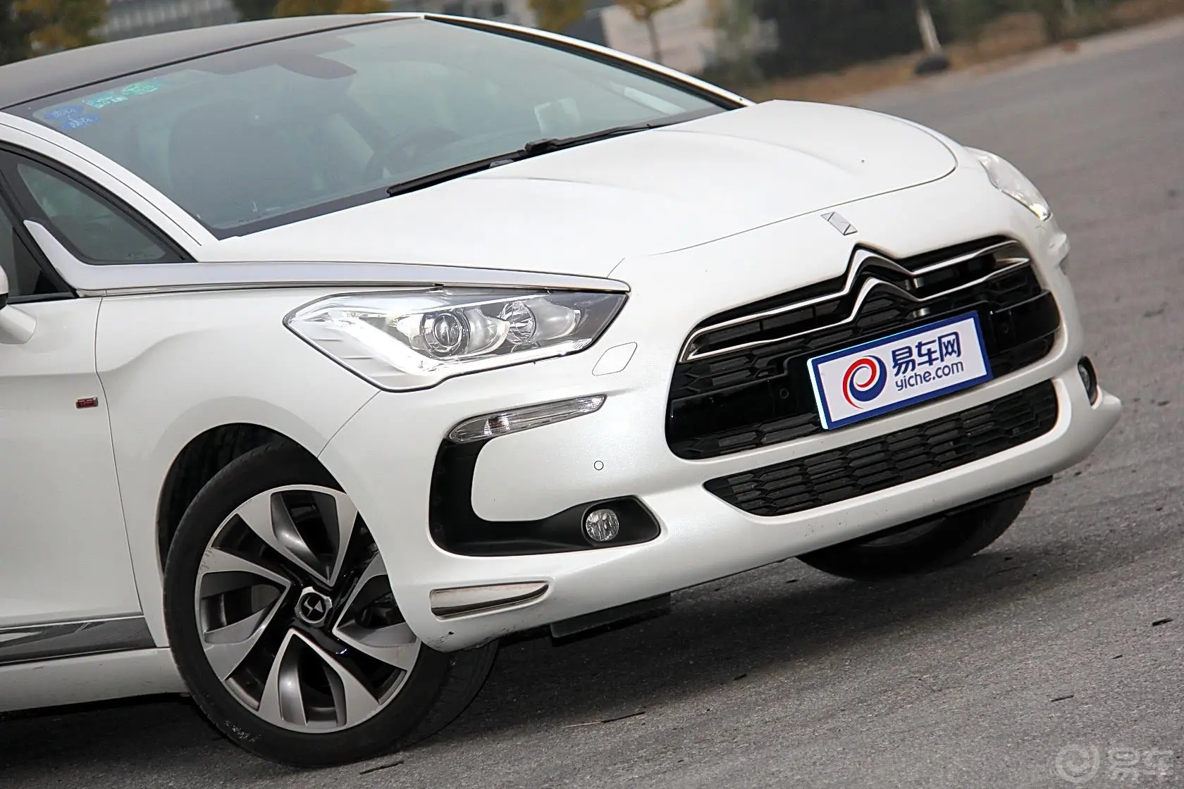 DS 51.6T 手自一体 THP200 尊享版外观