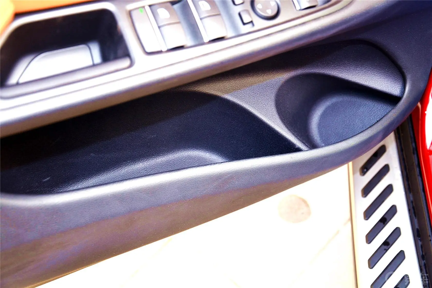 宝马X6xDrive35i 尊享型驾驶员门储物盒