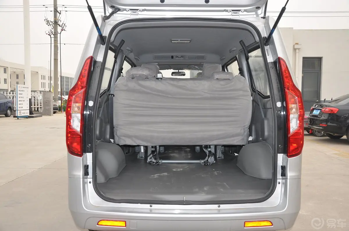 五菱征程经典1.5L MT 舒适型 7座行李箱空间