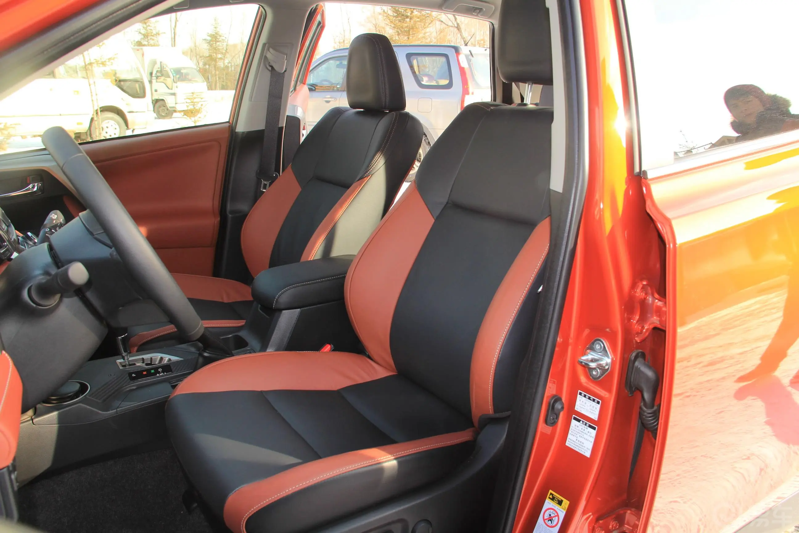 RAV4荣放2.5L 手自一体 尊贵版驾驶员座椅