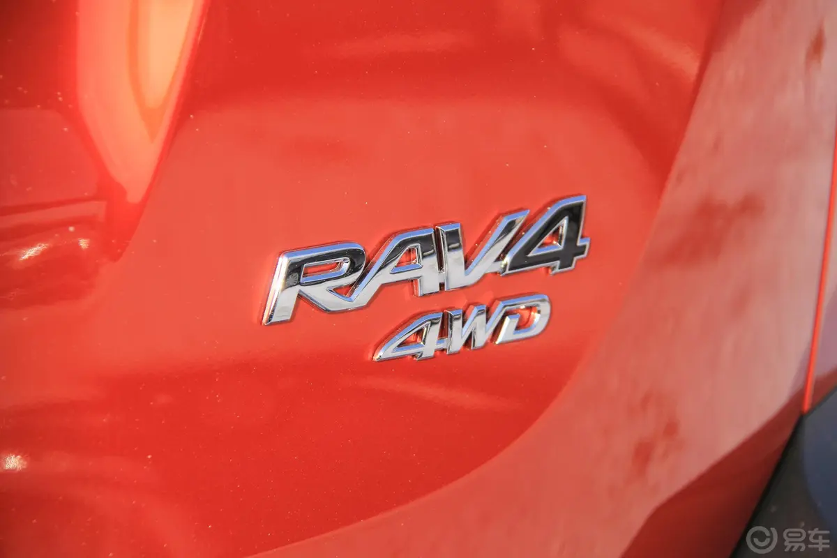 RAV4荣放2.5L 手自一体 尊贵版尾标