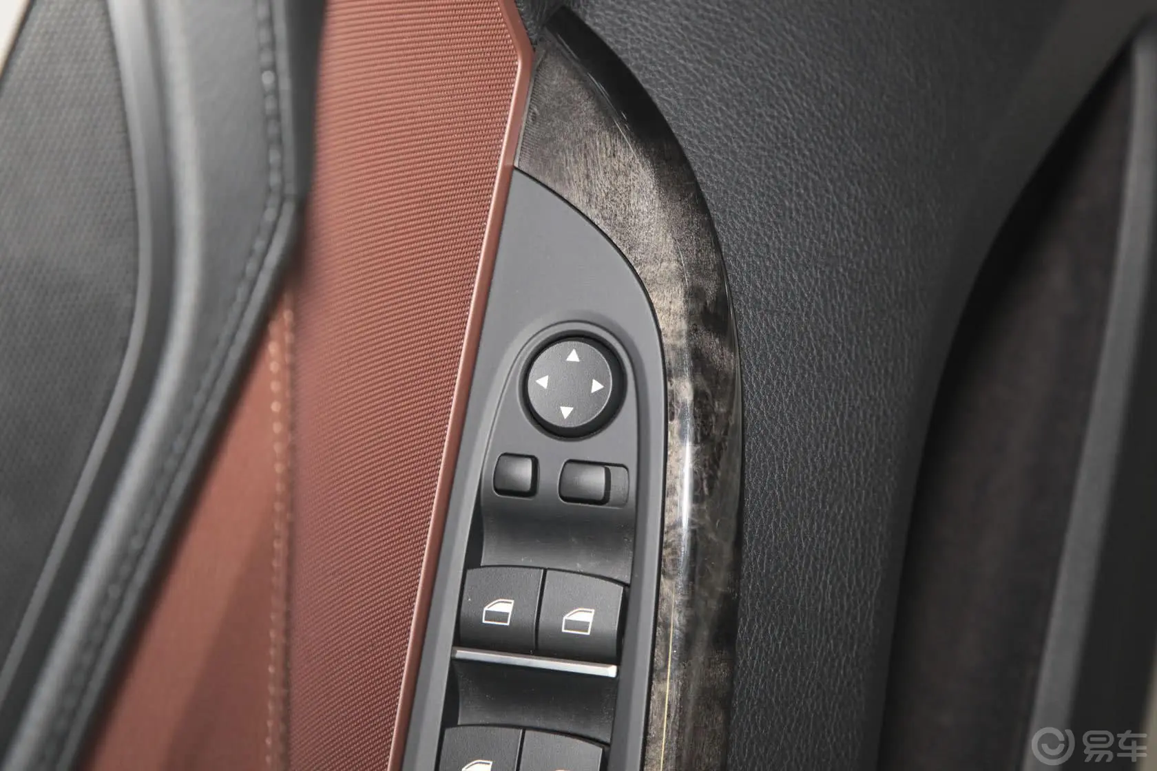 宝马6系640i xDrive Gran Coupe外后视镜控制键