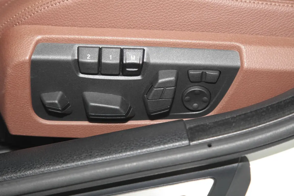 宝马6系640i xDrive Gran Coupe座椅调节键