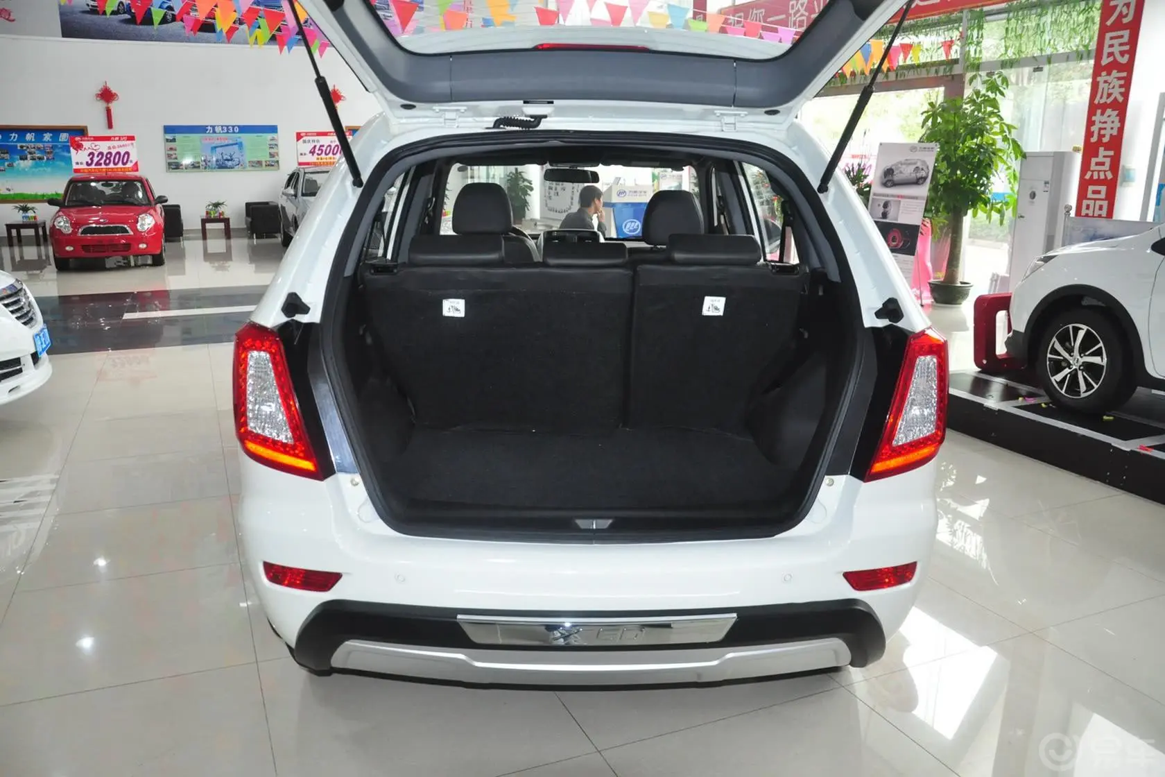 力帆X601.8L CVT 豪华型 国四行李箱空间