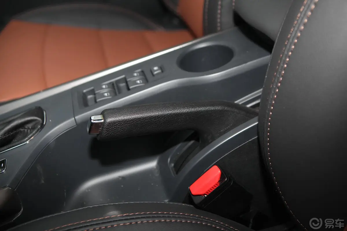 海马S51.5T CVT 智能豪华型运动版驻车制动（手刹，电子，脚刹）