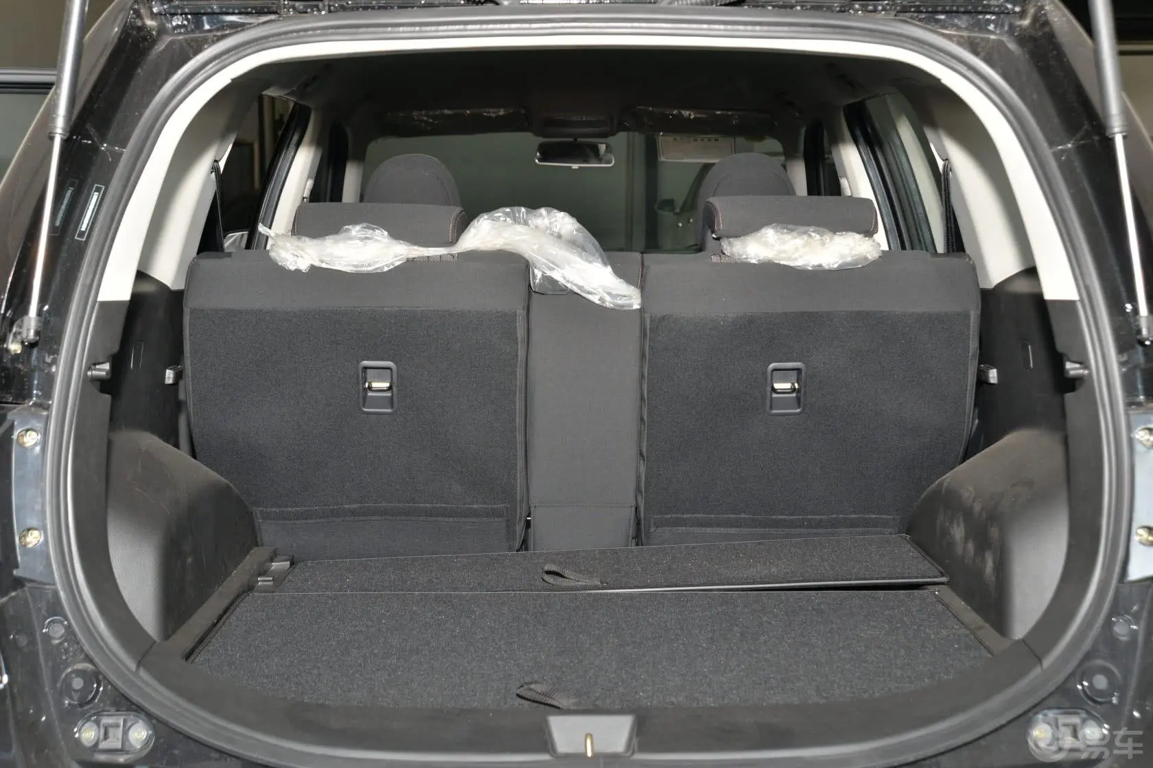 陆风X8探索版 2.0L 手动 两驱 都市先锋版行李箱空间