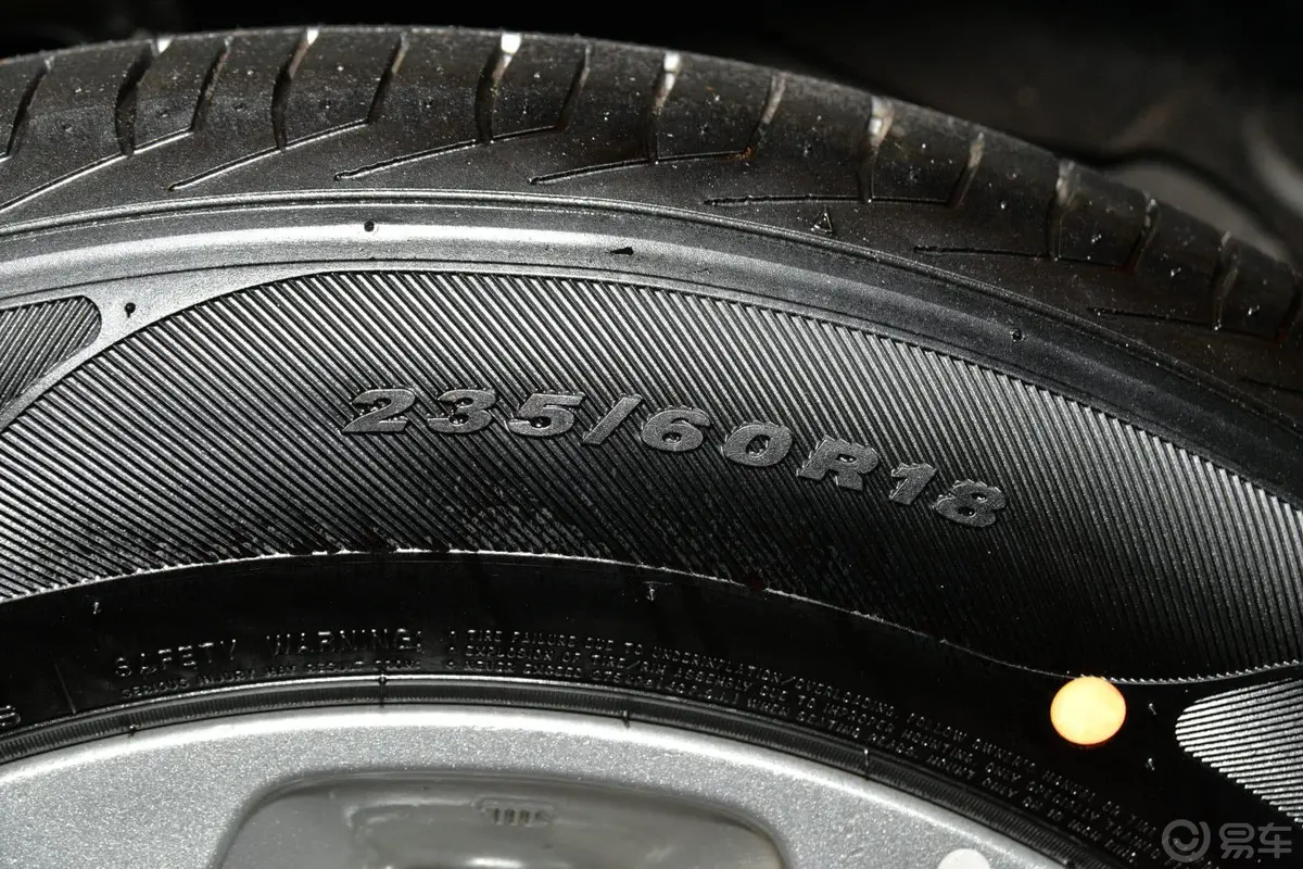 索兰托2.4L 汽油 舒适版 五座轮胎规格